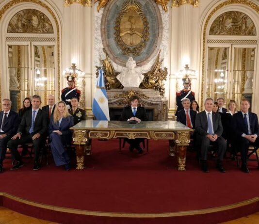 Milei anunció construcción de base naval en Tierra del Fuego y sanciones a petroleras que operen en Malvinas