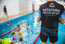 Más de 750 vecinos aprenden a nadar y practican deportes en el nuevo natatorio y polideportivo de Calzada