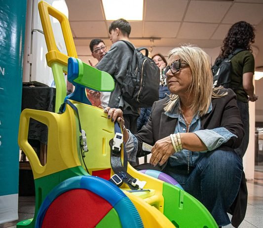 El municipio reconoció a docente y alumnos de Claypole que fabricaron silla de ruedas con impresión 3D