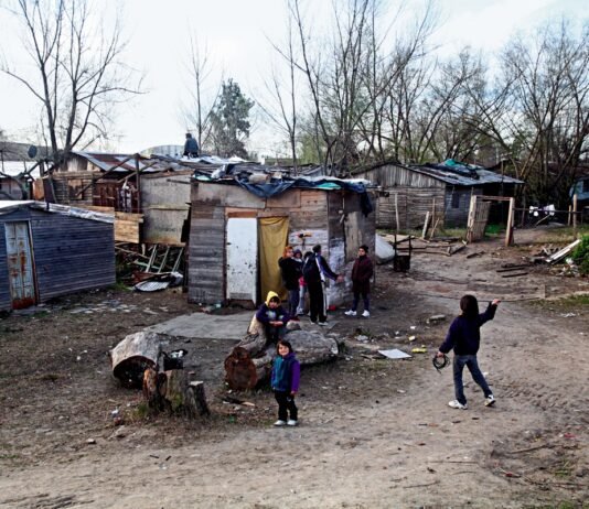 La mitad de los pobres de Argentina viven en el Conurbano bonaerense