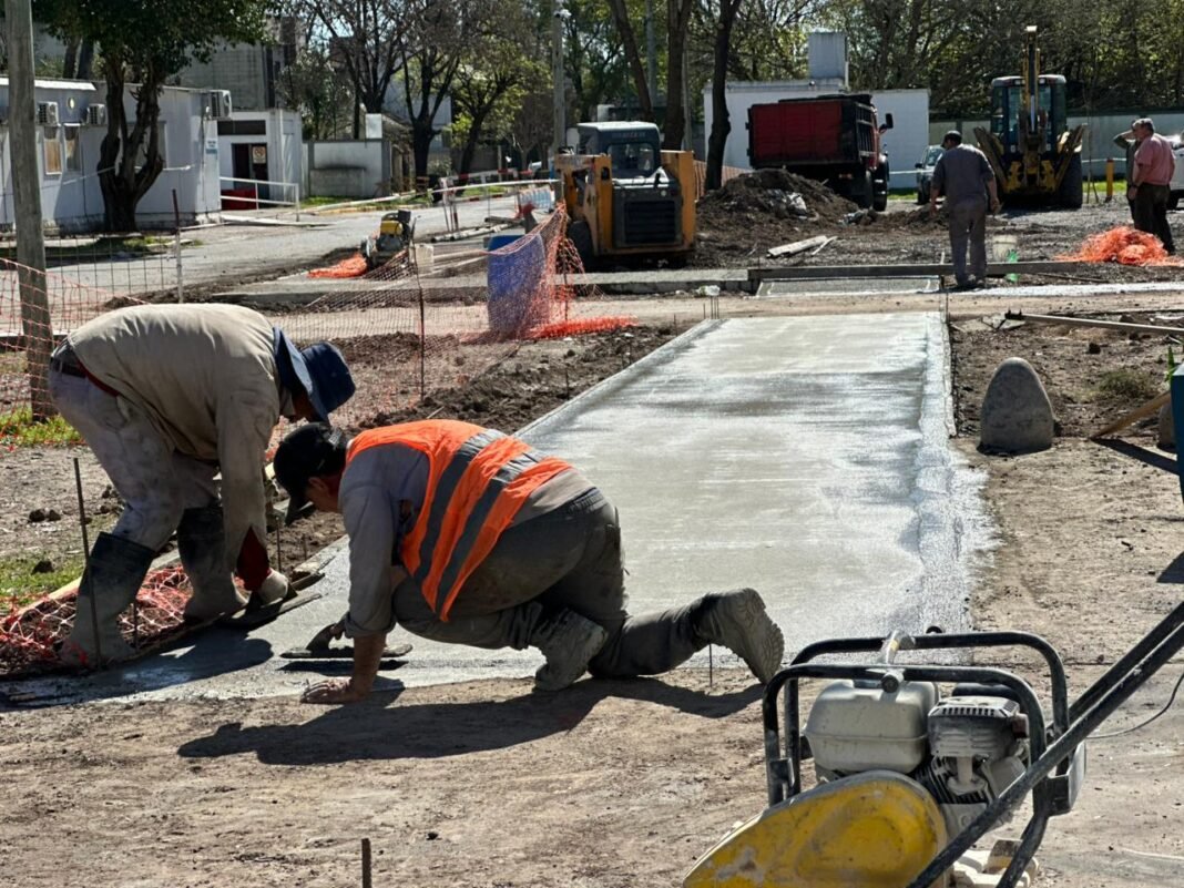 El municipio construye nuevas veredas y accesos en el Hospital Lucio Meléndez El municipio construye nuevas veredas y accesos en el Hospital Lucio Meléndez