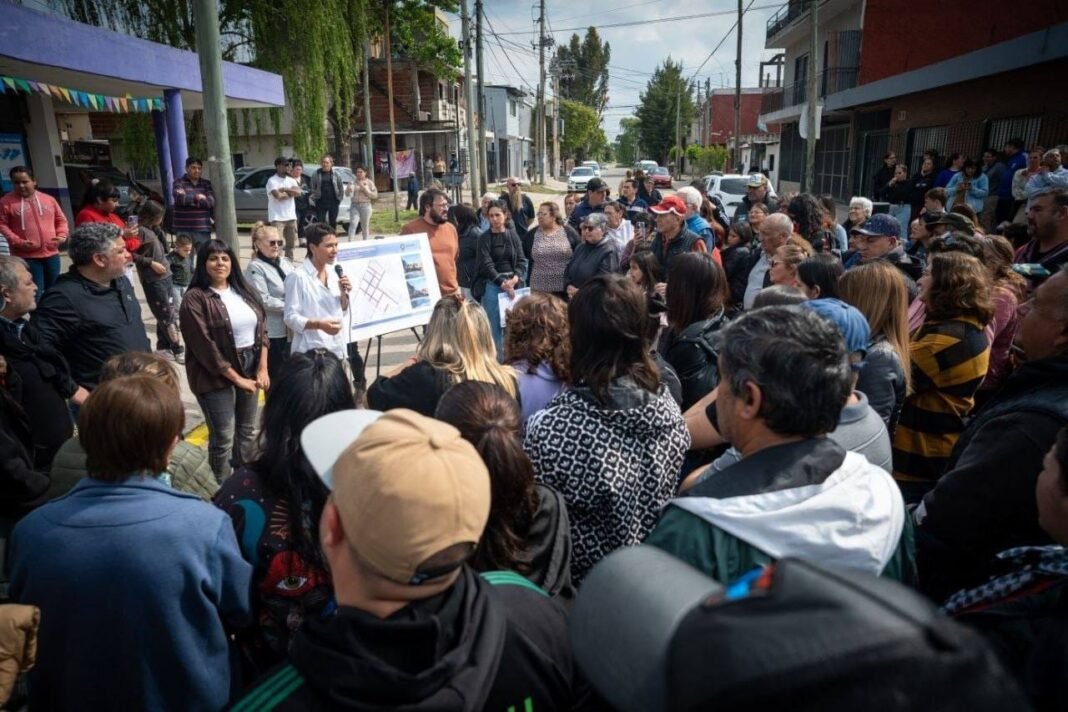 Bernal Oeste: inauguraron 33 nuevas cuadras de pavimento en el barrio “El Progreso” Bernal Oeste: inauguraron 33 nuevas cuadras de pavimento en el barrio “El Progreso”