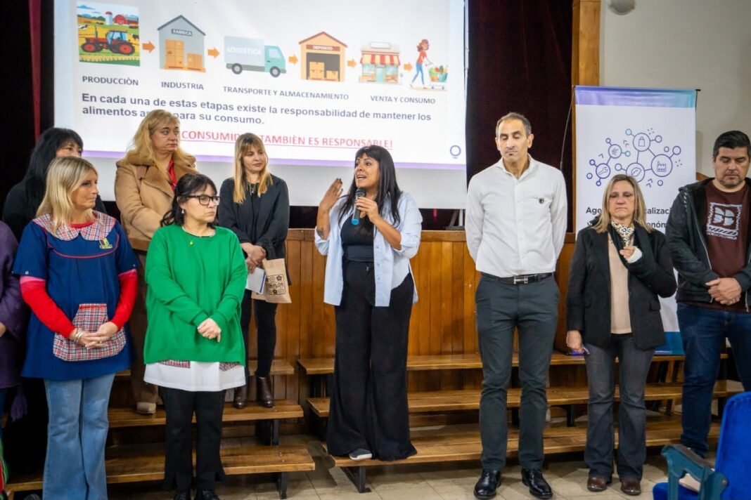El municipio llevó adelante un taller de Manipulación Segura de Alimentos para cerca de 400 estudiantes secundarios El municipio llevó adelante un taller de Manipulación Segura de Alimentos para cerca de 400 estudiantes secundarios