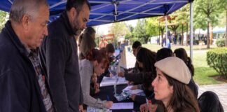 Entrega semillas de la temporada primavera-verano en Plaza Libertad